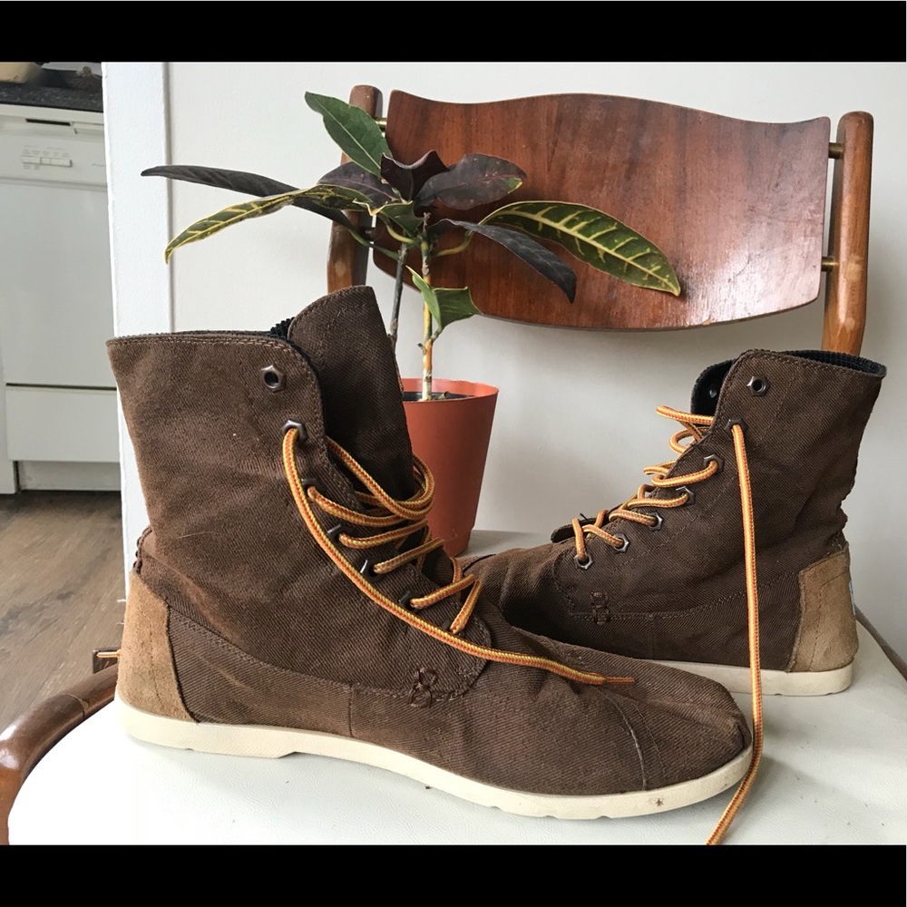 Toms chukka men’s sneaker boot shoe high top suede